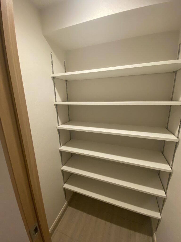 収納棚の画像